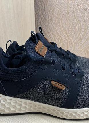 Кроссовки bench.