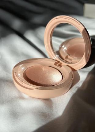 Хайлайтер rare beauty highlighter (mesmerize)