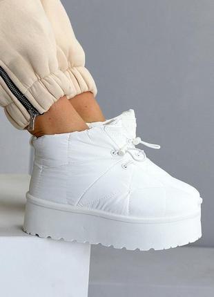 Стильные женские текстильные белые угги зимние теплые на меху зима