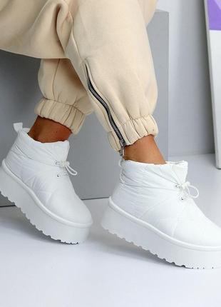 Стильные женские текстильные белые угги зимние теплые на меху зима