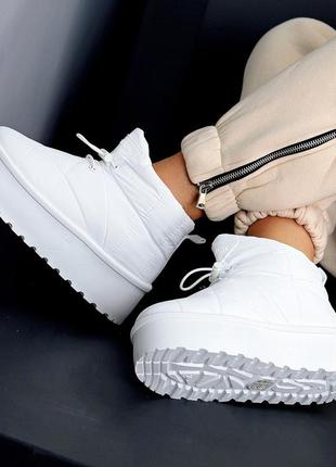 Стильные женские текстильные белые угги зимние теплые на меху зима