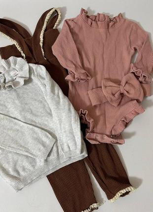 Набір на дівчинку 12-18 місяців 80-86 см светр штани в рубчик боді і повʼязка