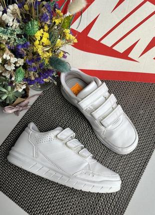 Оригінальні кросівки adidas1 фото