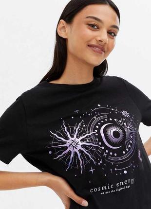 Базова чорна футболка зі слоганом принт космос містика new look7 фото