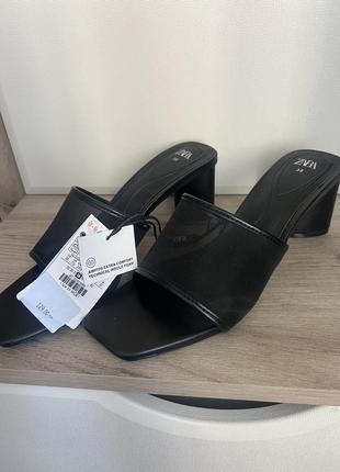 Шльопанці zara