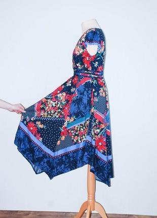 Сукня з лагідним рукавом відрізне приталене з широкою спідницею хвостами5 фото