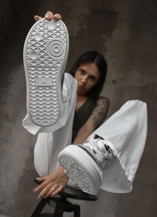 Жіночі кросівки кеди білі блискучі срібні текстильні з шкіряними вставками