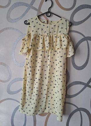 Стильное желтое легкое летнее платье с рисунком принтом чайками