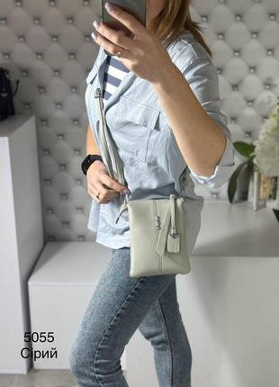 Жіноча стильна та якісна невелика  сумка з еко шкіри сіра1 фото
