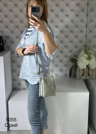 Женская стильная и качественная небольшая сумка из эко кожи серая4 фото