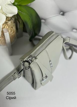 Женская стильная и качественная небольшая сумка из эко кожи серая5 фото