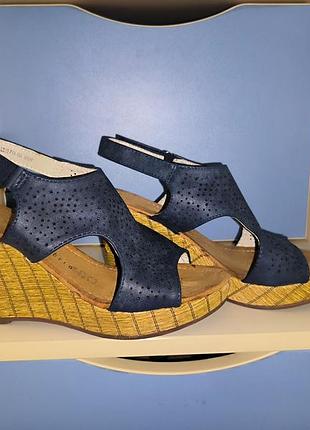 Босоножки женские