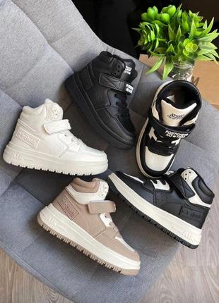 Деми ботинки ботиночки хайтопы, внутри мягкая флисовая подкладка. стелька кожаная с супинатором.