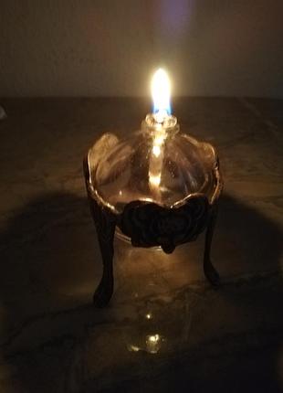 Скляна олійна свічка на латунній підставці