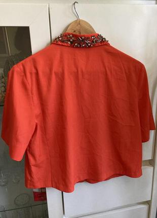 Topshop 8/s коралова оаерсайз укорочена сорочка блуза прямого крою з декором на комірці3 фото