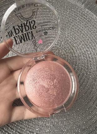 Essence хайлайтер