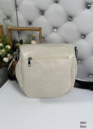 Женская стильная и качественная небольшая сумка из эко кожи бежевая6 фото