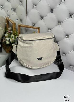 Женская стильная и качественная небольшая сумка из эко кожи бежевая1 фото