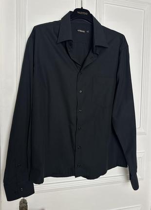 Черная классическая рубашка с карманом оверсайз