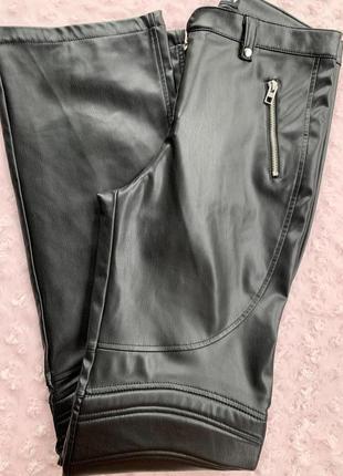 Женские утепленные спортивные брюки из экокожи