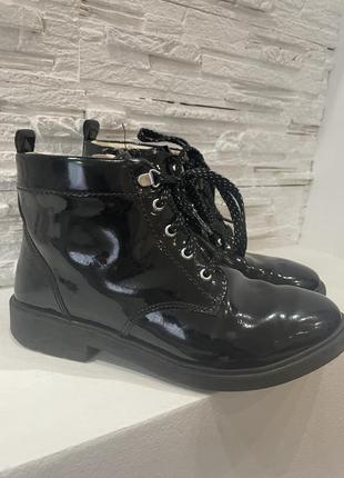 Лакові черевики clarks