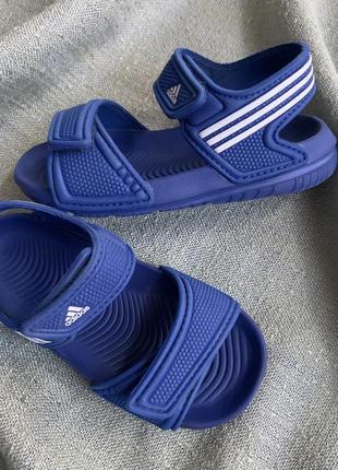 Босоніжки сандалі adidas оригінал р.23