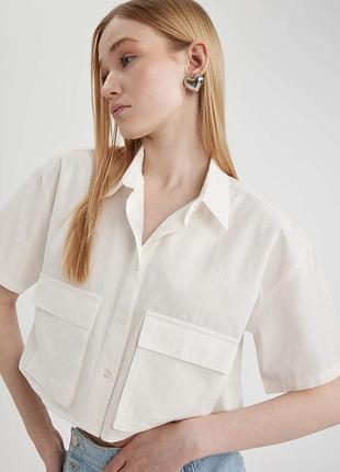 Короткая укороченная рубашка с карманами хлопок с коротким рукавом