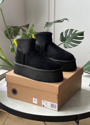Угги UGG Klassische Kurzschaftstiefel mit Wendepailletten in Gold