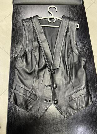 Жилет женский кожаный