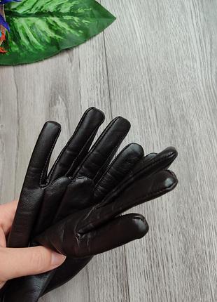 Женские кожаные перчатки isotoner medium7 фото