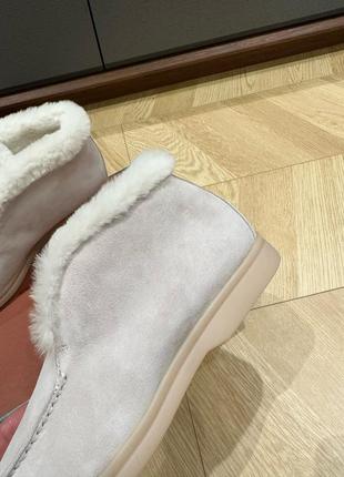 Жіночі бежеві замшеві зимові лофери loro piana з хутром і логотипом лоро піана піано