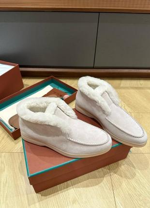 Жіночі бежеві замшеві зимові лофери loro piana з хутром і логотипом лоро піана піано