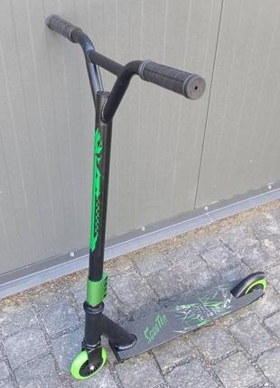 Самокат трюковой scooter, алюминий черный с зеленым (scooter11)1 фото