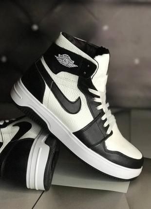 Зимние кожаные ботинки nike цвет черный, белый