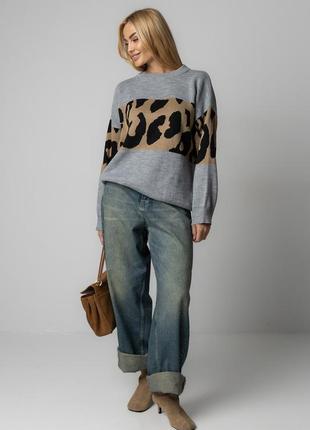 Жіночий в'язаний джемпер з леопардовим візерунком2 фото
