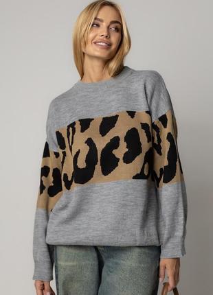 Жіночий в'язаний джемпер з леопардовим візерунком5 фото