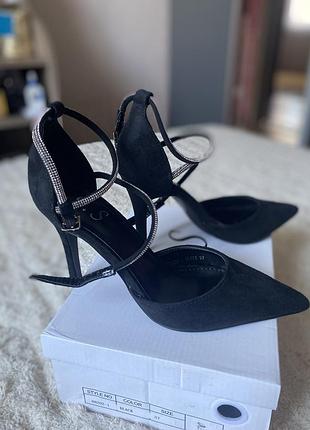 Новенькие праздничные туфли8 фото