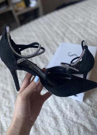 Новенькие праздничные туфли7 фото