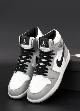 Зимние мужские кроссовки nike air jordan 1 retro white grey black winter fur джордан серого с черным и белым цветов мех