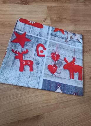 Красивая новогодняя скатерть льняная