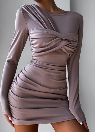 Мини-платье с драпировкой на груди