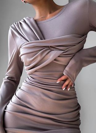 Мини-платье с драпировкой на груди