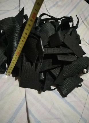 Лоскуты натуральная кожа под крокодила. цена за всё что на фото