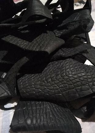 Лоскуты натуральная кожа под крокодила. цена за всё что на фото