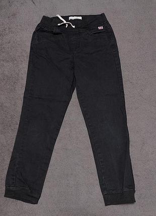Джинсы piazza italia на мальчика 9-10 лет
