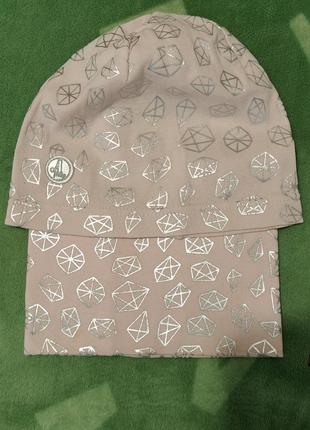 Трикотажная шапка с хомутом