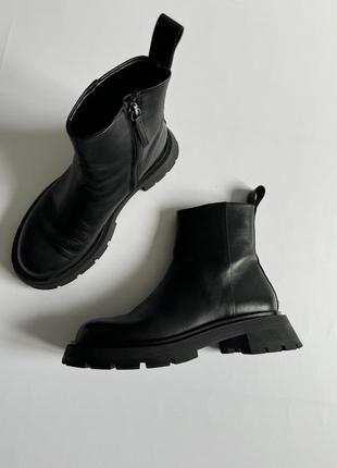 Трендові, шкіряні черевики zara