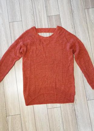 Свитер с оригинальной спиной tu