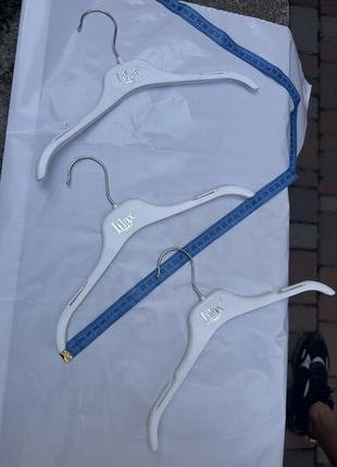 Вішалки, плечики для одягу та джинсів