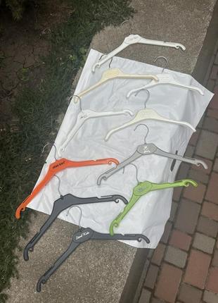 Вішалки, плечики для одягу та джинсів